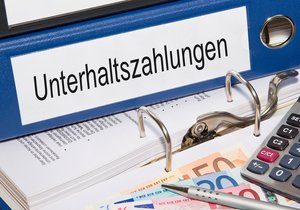 Aktenordner mit Aufschrift "Unterhaltszahlungen". Foto: © DOC RABE Media - Fotolia.com