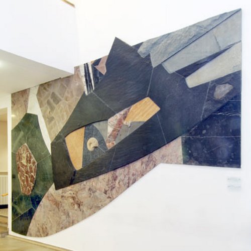 Das Gesteinsrelief Baugrund der Heimat – „Geheimnisse der Erde“ vom Künstler Hugo Kükelhaus ist im Erdgeschoss des Kreishauses in der Finanzwirtschaft angebracht. Foto: Kreis Soest/Weinstock Das Gesteinsrelief Baugrund der Heimat – „Geheimnisse der Erde“ vom Künstler Hugo Kükelhaus ist im Erdgeschoss des Kreishauses in der Finanzwirtschaft angebracht. Foto: Kreis Soest/Weinstock