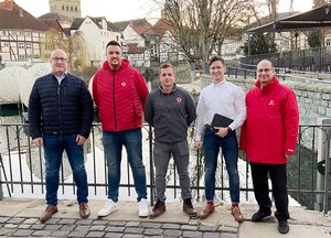Christoph Hellmann, Gigabitkoordinator des Kreises Soest, zusammen mit einem Vodafone-Beraterteam. Foto: Philipp Bußmann/Kreis Soest
