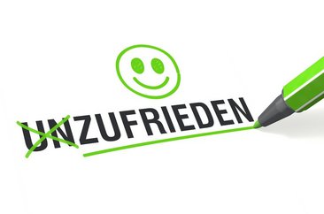 Das Wort Unzufrieden in schwarzer Schrift, die ersten beiden Buchstaben U und N sind durchgestrichen. Dahinter ein lächelnder Smilie. Foto:  Oliver Boehmer - bluedesign® - Fotolia.com