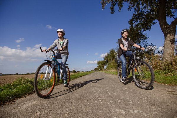 Zwei Radfahrer. Foto: Bender Fotografie