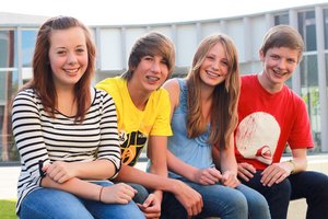 Vier Teenager. Foto: © klickerminth - Fotolia.com Vier Teenager. Foto: © klickerminth - Fotolia.com
