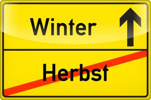 Schild Winter Herbst. Foto: © Tom-Hanisch.de - Fotolia.com