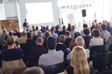 Menschen in einem Vortrag. Foto: @ kasto-Fotolia.com