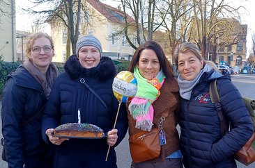 Girls Talking & Walking Soest