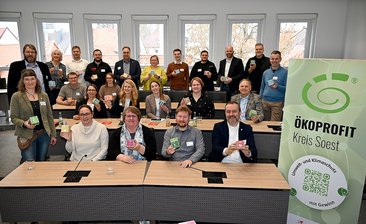 Mit der Auftaktveranstaltung im Kreishaus ist das Projekt ÖKOPROFIT in die fünfte Runde gestartet. Sechs Unternehmen aus dem Kreis Soest sowie das Jobcenter haben sich zum Ziel gesetzt, aktiv Ressourcen einzusparen. Foto: Birgit Kalle/ Kreis Soest