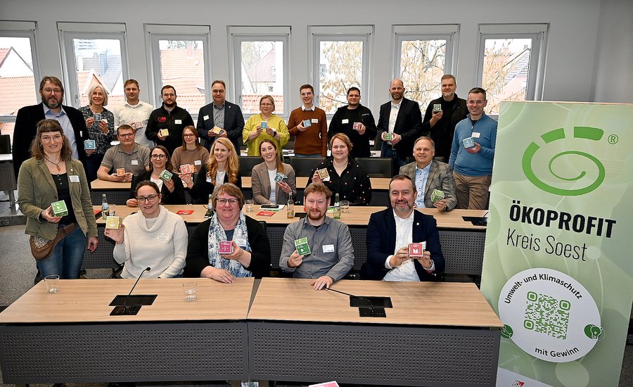 Mit der Auftaktveranstaltung im Kreishaus ist das Projekt ÖKOPROFIT in die fünfte Runde gestartet. Sechs Unternehmen aus dem Kreis Soest sowie das Jobcenter haben sich zum Ziel gesetzt, aktiv Ressourcen einzusparen. Foto: Birgit Kalle/ Kreis Soest