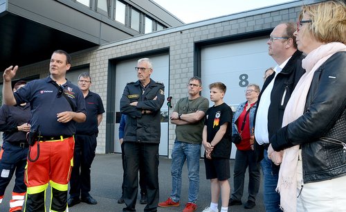 Ausschussmitglieder informieren sich