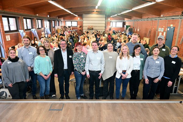 Praxis-Fachtag „Brücken bauen – Dialoge gestalten“