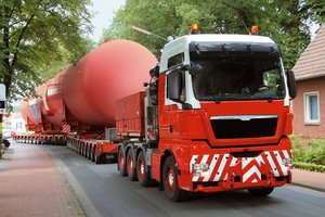 Schwertransport. Foto: © vschlichting - Fotolia.com