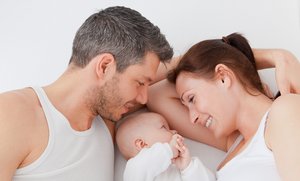 Eltern mit ihrem Baby. Foto: © detailblick - Fotolia.com