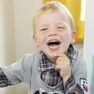 Lennart ist drei Jahre alt. Er hat alle seine Milchzähne. Foto: Bundesverband der Kinderzahnärzte