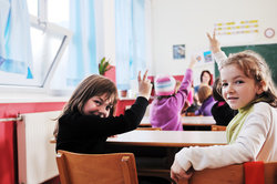 Alle Kinder haben das gleiche Recht auf Bildung. Dafür machen sich im Kreis Soest viele Menschen stark. Sie kümmern sich darum, dass Familien, die wenig besitzen, zusätzliches Geld dafür bekommen. Foto: .shock - Fotolia