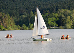 Was für Wünsche hast Du? Wenn Du zum Beispiel gerne segeln lernen möchtest, dann kannst Du das am Möhnesee in einer Segelschule machen. Foto: Thomas Weinstock