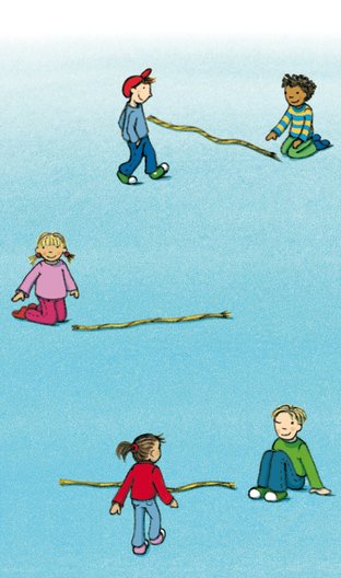 Kinder laufen herum und stoppen, wenn sie sich zu nahe kommen.
