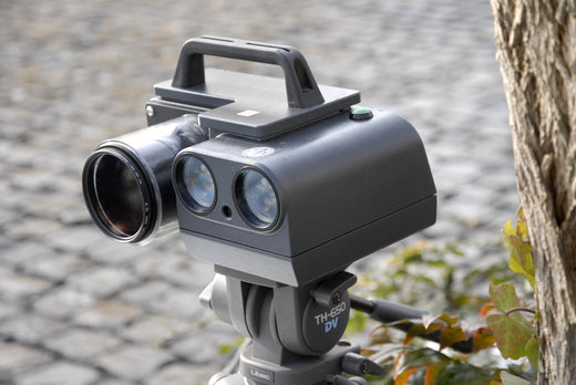 Mit diesem Blitzgerät werden Fotos von Autofahrern gemacht, die zu schnell unterwegs sind. Zur Strafe müssen sie dann meistens ein Bußgeld zahlen. Foto: Thomas Weinstock/Kreis Soest.